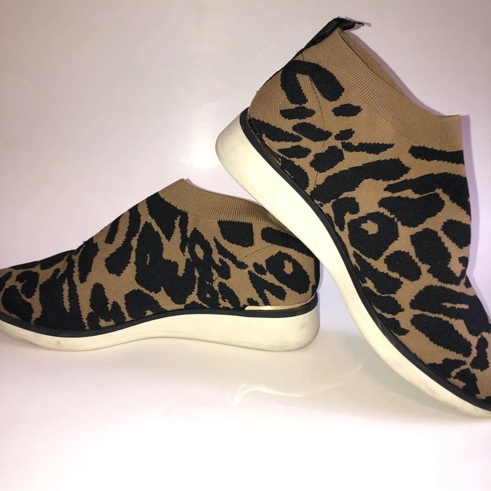 Sz 9 Louise et Cie Leopard Print Lo Breyson Sock Sneaker